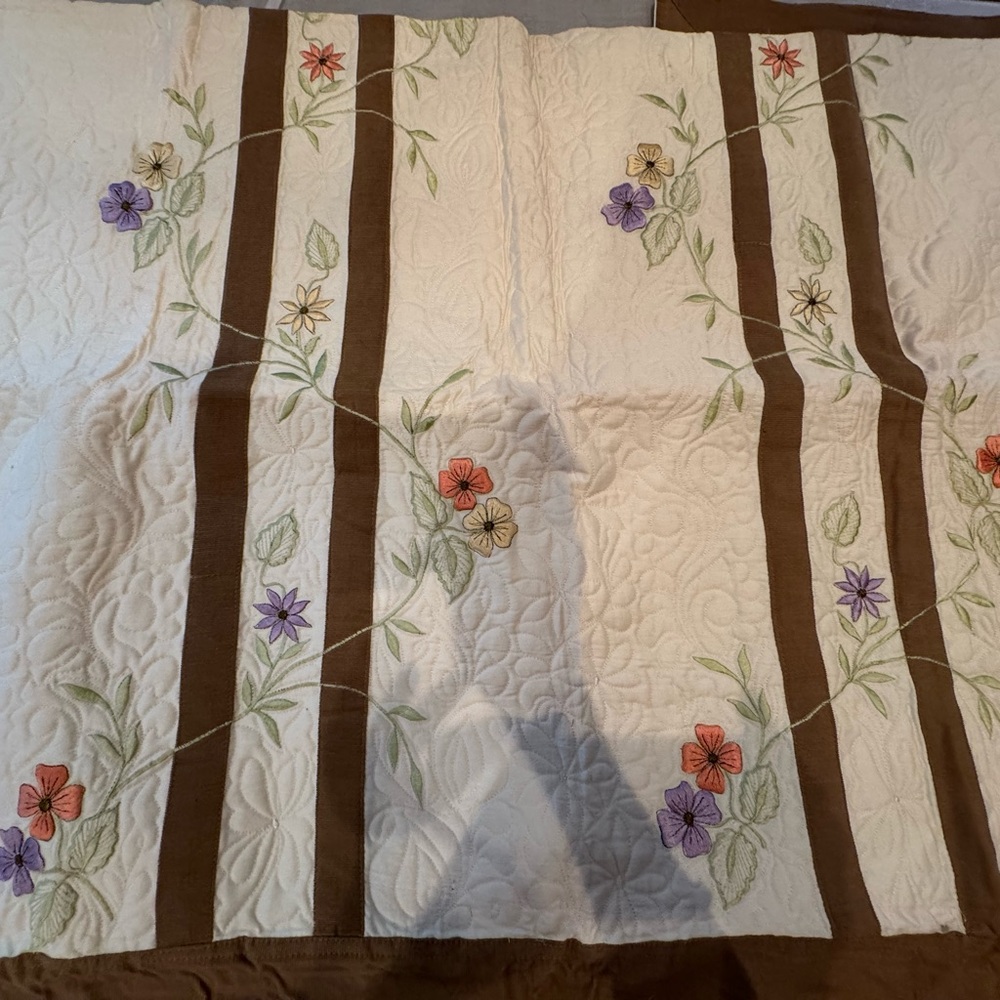 NEW Embroidered Floral BEDSHEET and PILLOWCOVERS Set